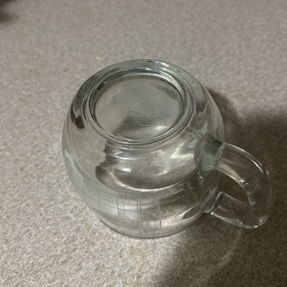 EUC 8 oz Nestle world mug with handle clear 3” depth 4” with handle 3” circum - Picture 3 of 7